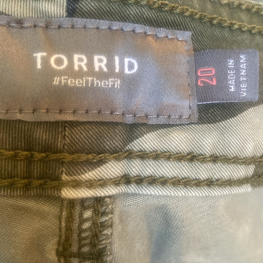 Torrid Crop Aviator pants Camo Skinny - Picture 6 of 7